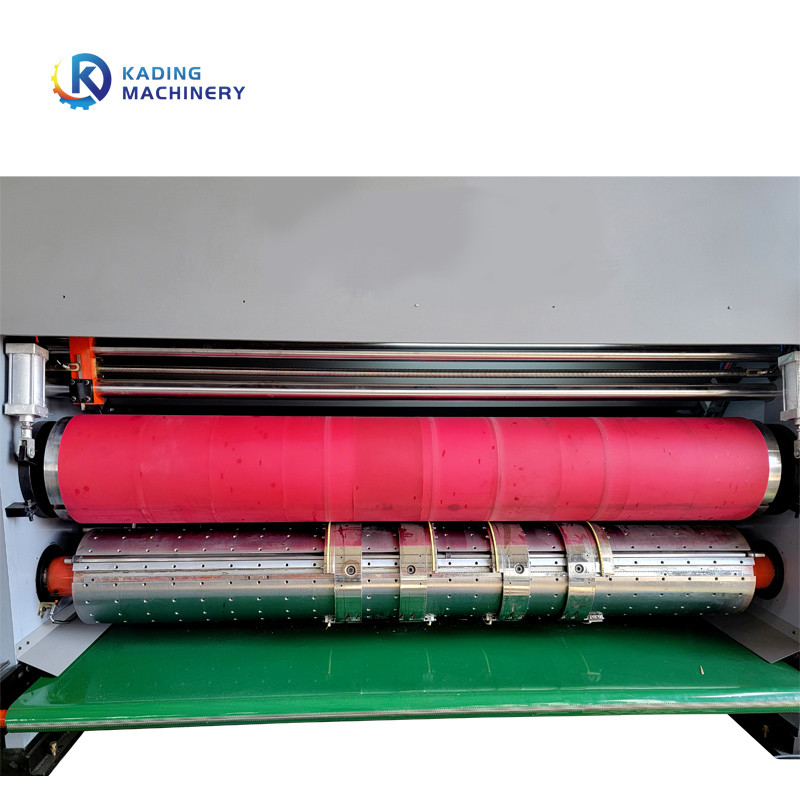 Voller Automatisierungs-Karton-Kasten-stempelschneidene Maschine mit 120 zu 200pcs/Min And Adjusted Shaft