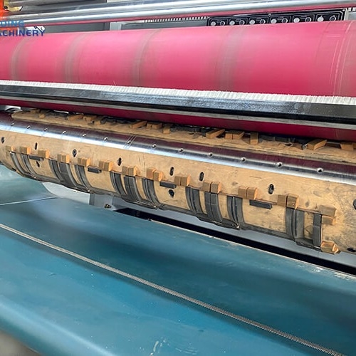 Einfarbige Flexo-Gewellkartondruckmaschine für unregelmäßige Kartons