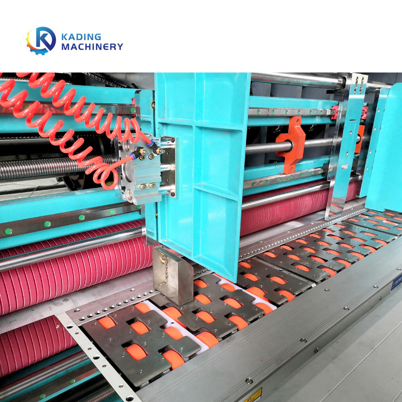 Flexo-Walldruckmaschine mit 200 Stück/min Arbeitsgeschwindigkeit